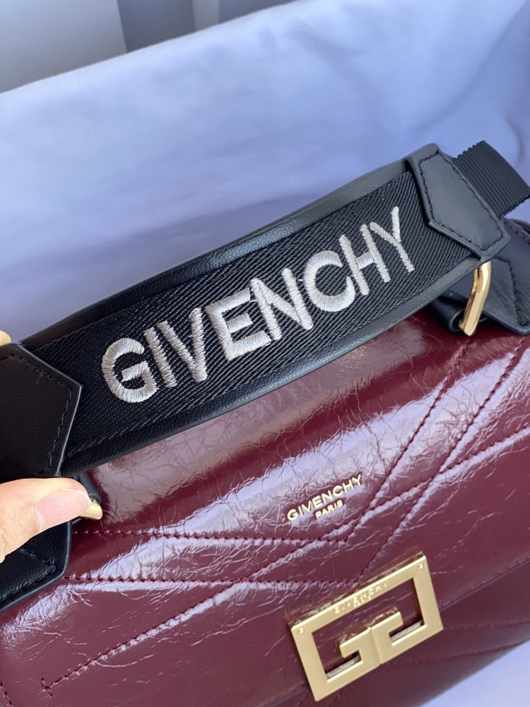 Givenchy 🇫🇷 GV3 ID Bag 9404 Mirror Boutique