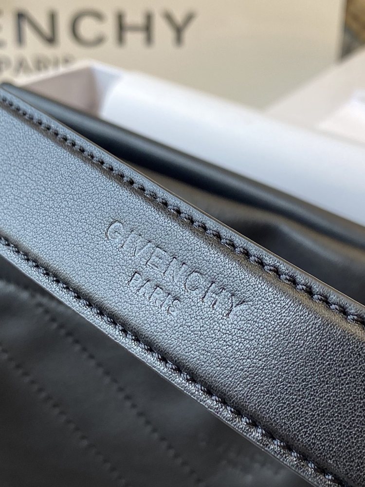 Givenchy 🇫🇷 GV3 0201 Mirror Boutique