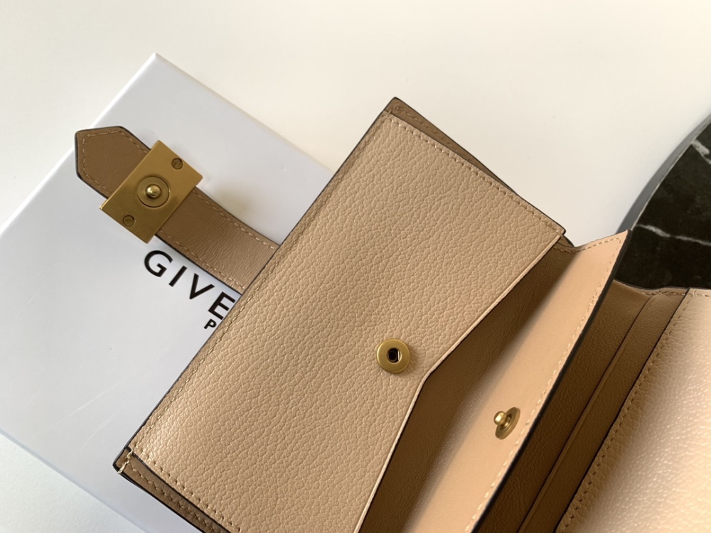 Givenchy 🇫🇷 GV3 wallet HB057 Mirror Boutique