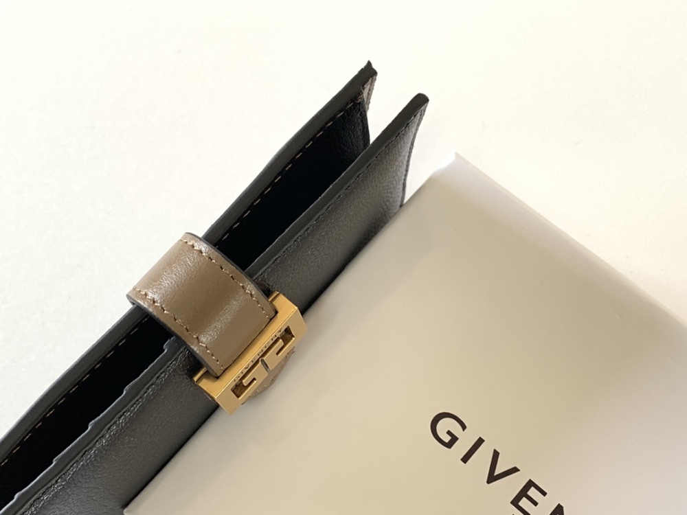 Givenchy 🇫🇷 GV3 wallet HB057 Mirror Boutique