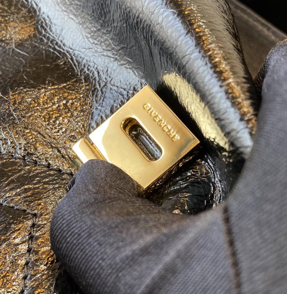 Givenchy 🇫🇷 GV3 ID Bag 9405 Mirror Boutique