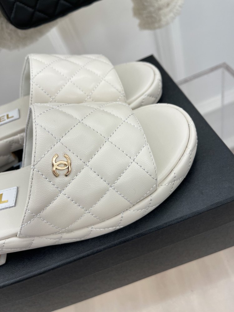 Chanel slippers 23C