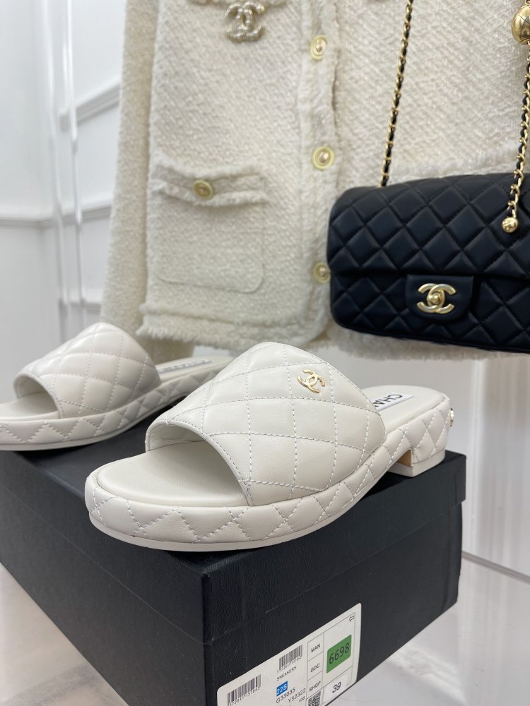 Chanel slippers 23C