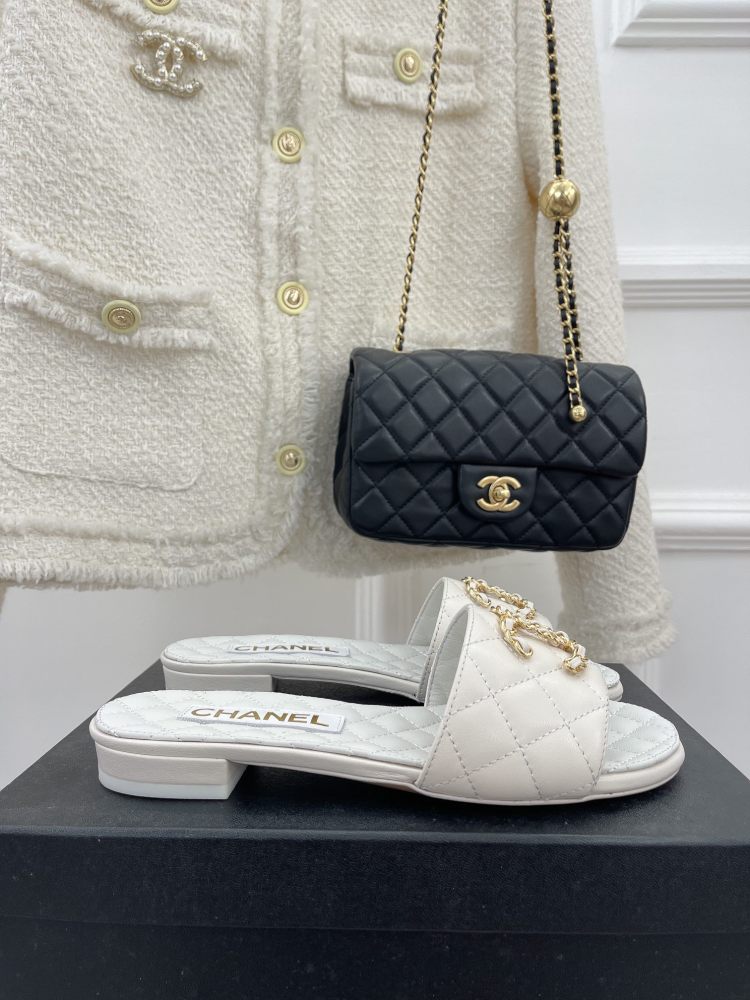 Chanel slippers 23C