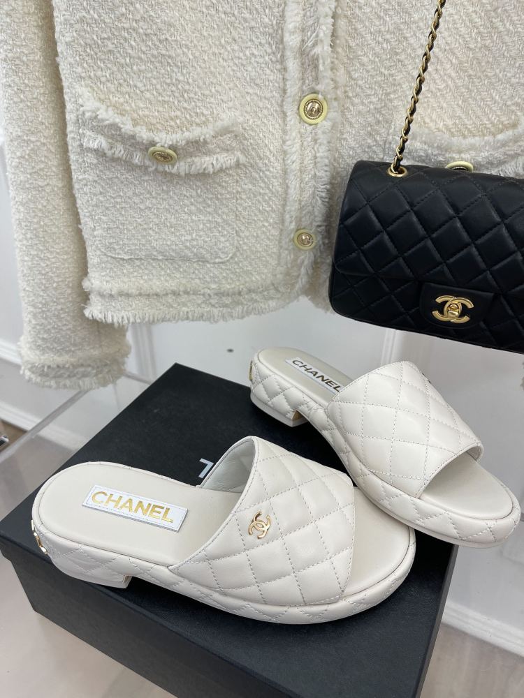 Chanel slippers 23C