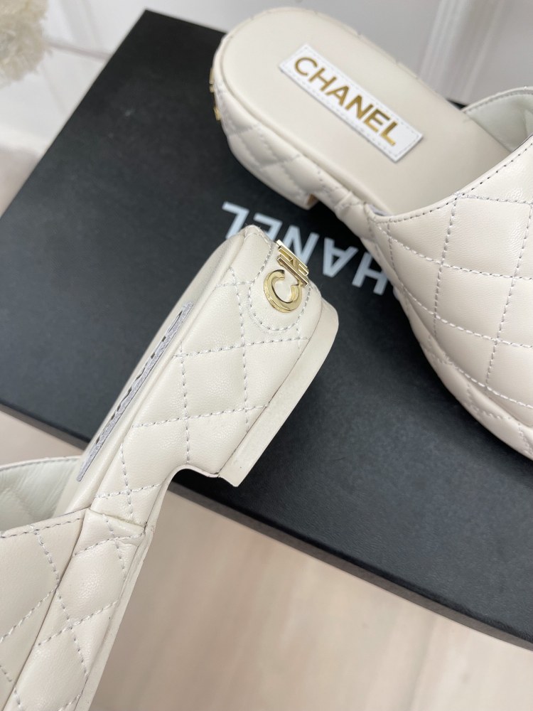 Chanel slippers 23C