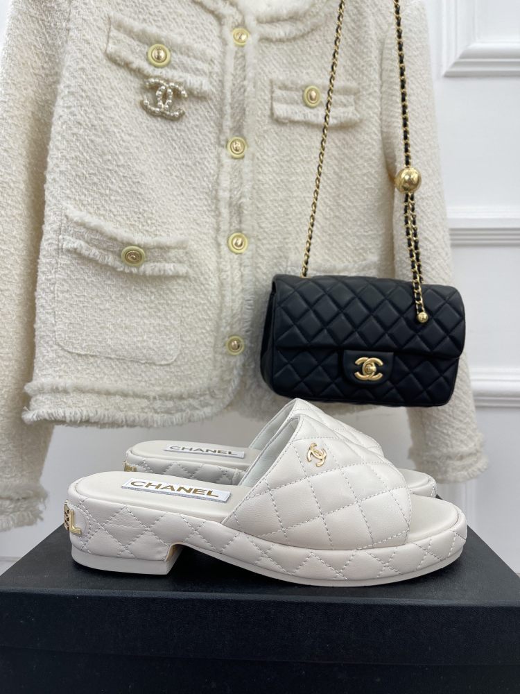Chanel slippers 23C