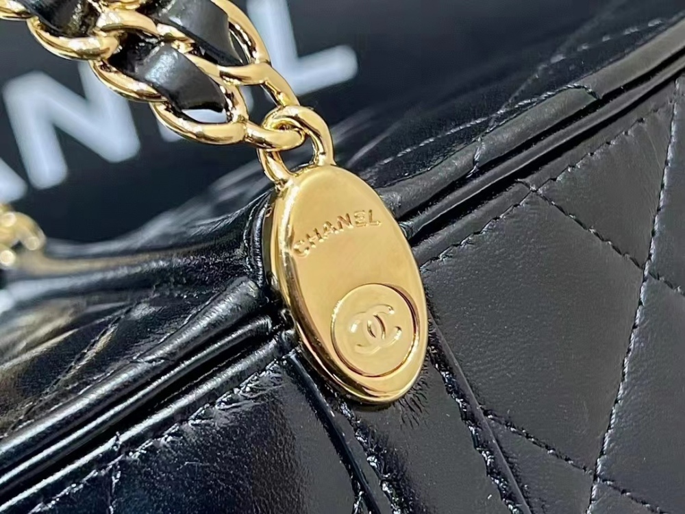 Chanel  23C box picnic bag 3094  Mirror Boutique