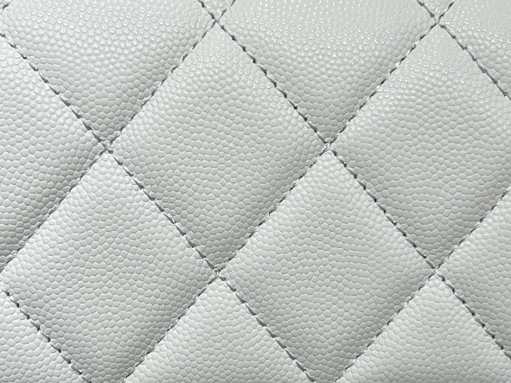 Chanel  22k  messenger bag AS3652 Mirror Boutique