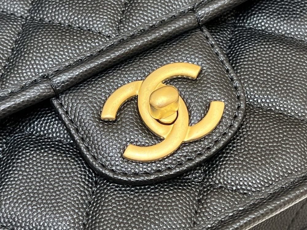 Chanel  22k  messenger bag AS3653 Mirror Boutique