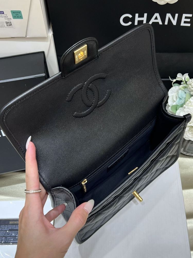Chanel  22k  messenger bag AS3653 Mirror Boutique