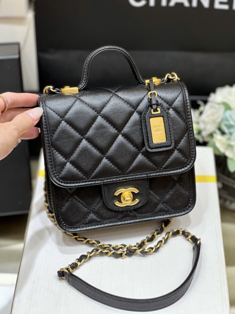 Chanel  22k  messenger bag AS3652 Mirror Boutique