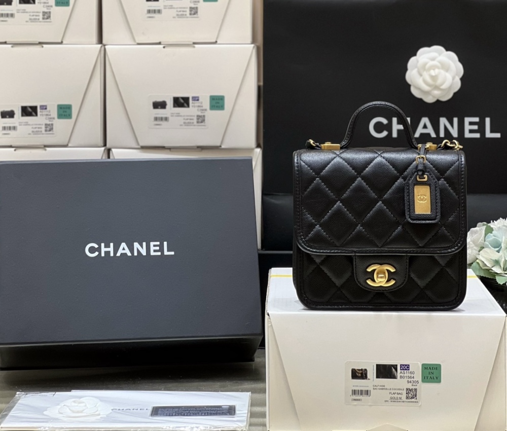 Chanel  22k  messenger bag AS3652 Mirror Boutique