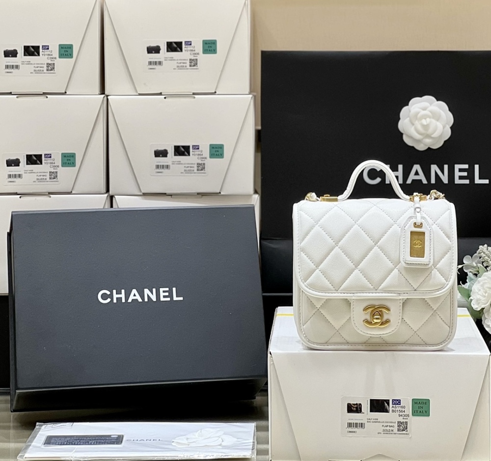 Chanel  22k  messenger bag AS3652 Mirror Boutique