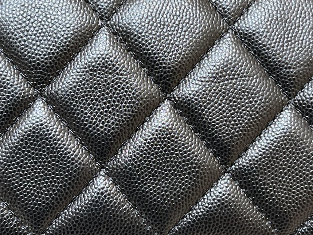 Chanel  22k  messenger bag AS3652 Mirror Boutique
