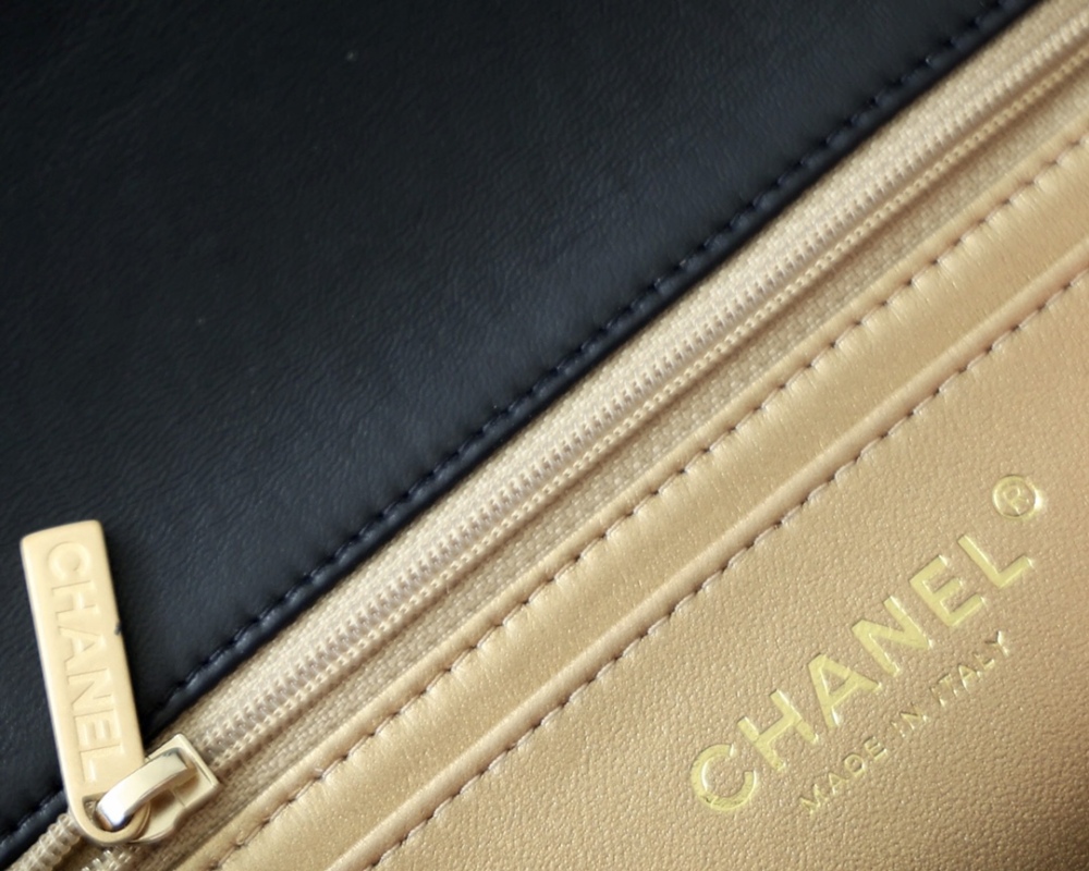 Chanel  23C cf mini Classic flap bag 1786 Mirror Boutique