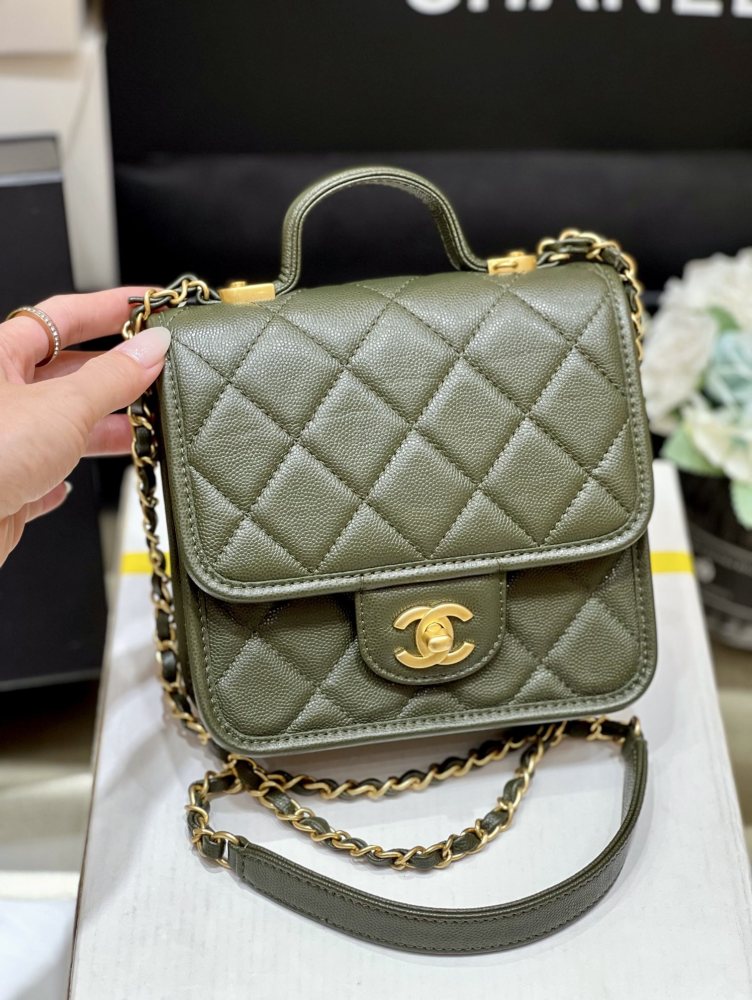 Chanel  22k  messenger bag AS3652 Mirror Boutique