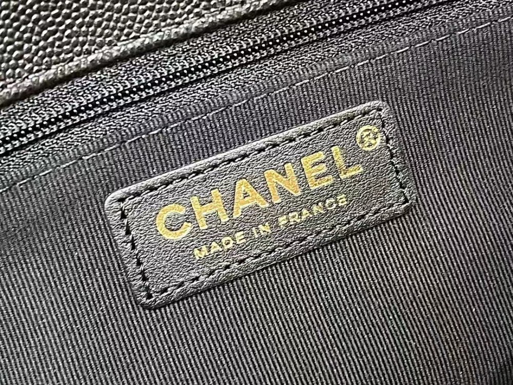 Chanel  22k  messenger bag AS3653 Mirror Boutique