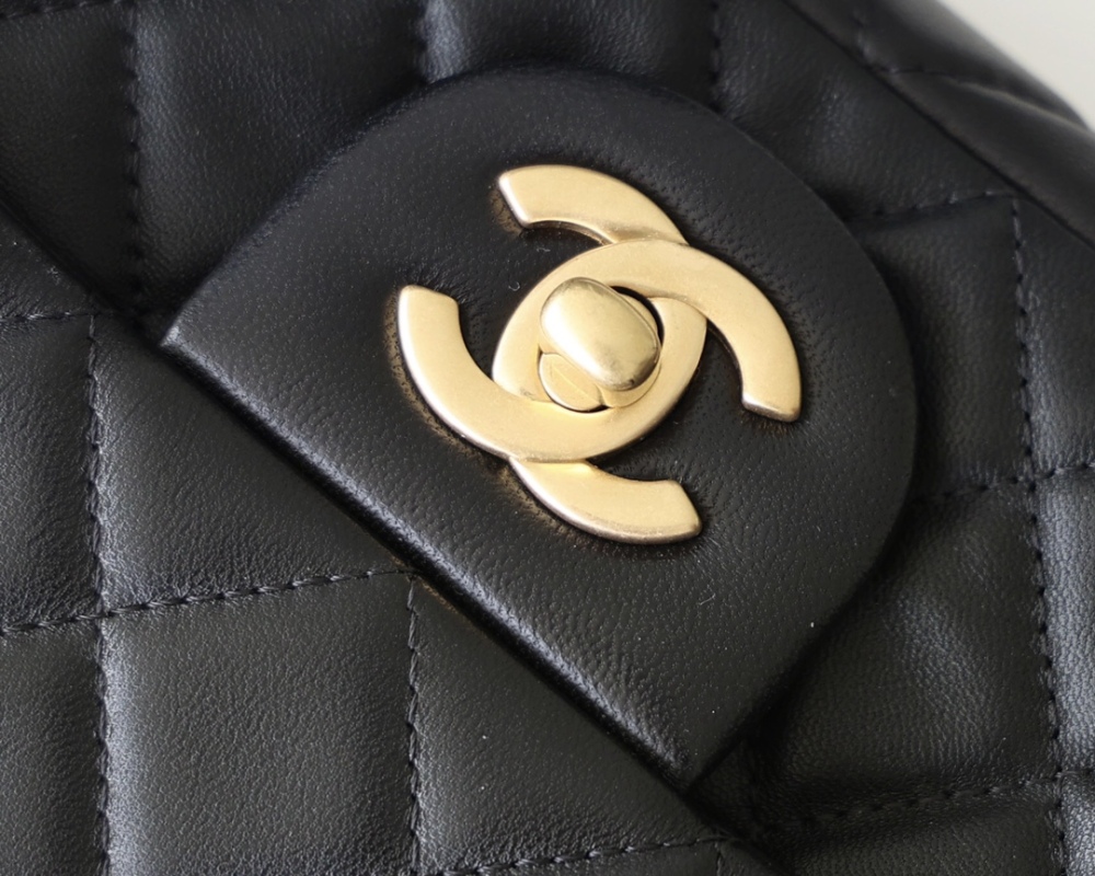 Chanel  23C cf mini Classic flap bag 1786 Mirror Boutique