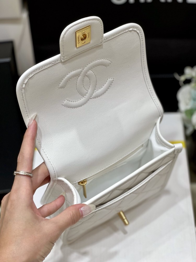 Chanel  22k  messenger bag AS3652 Mirror Boutique