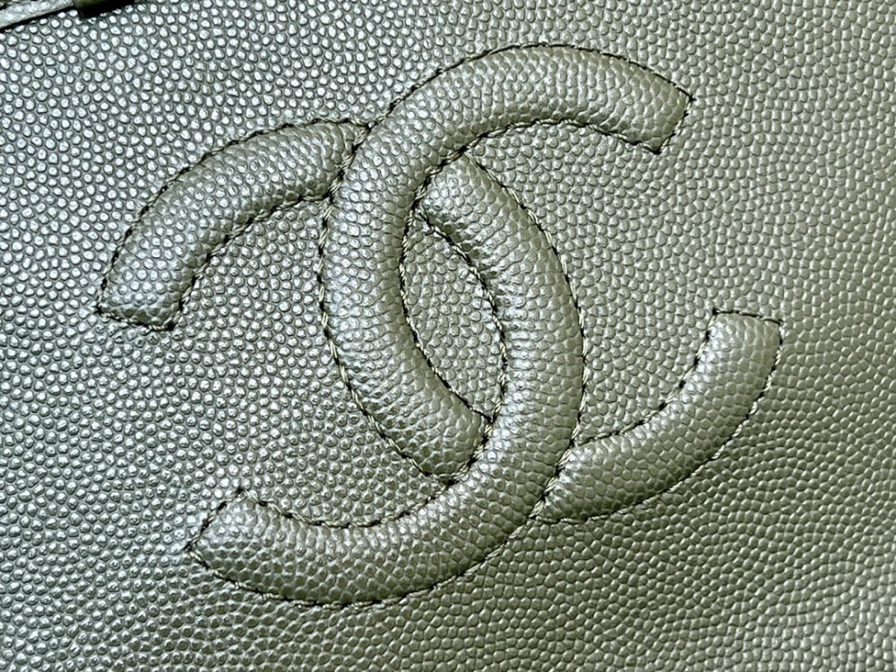 Chanel  22k  messenger bag AS3652 Mirror Boutique