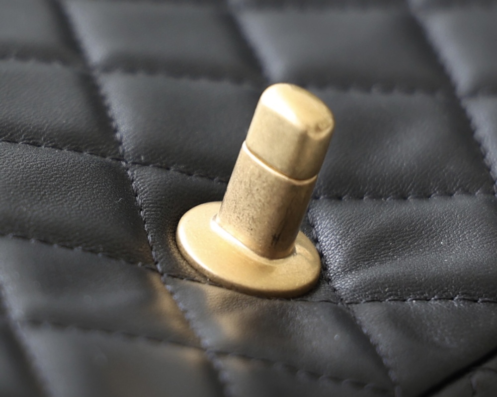 Chanel  23C cf mini Classic flap bag 1786 Mirror Boutique