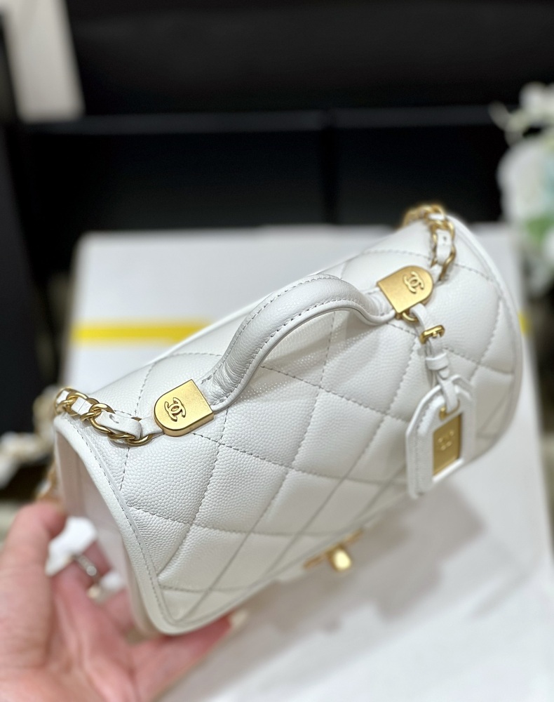 Chanel  22k  messenger bag AS3652 Mirror Boutique