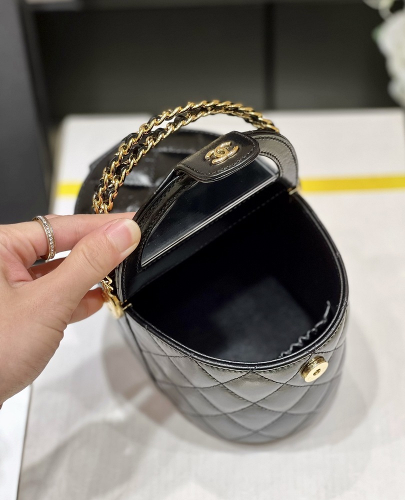Chanel  23C box picnic bag 3094  Mirror Boutique