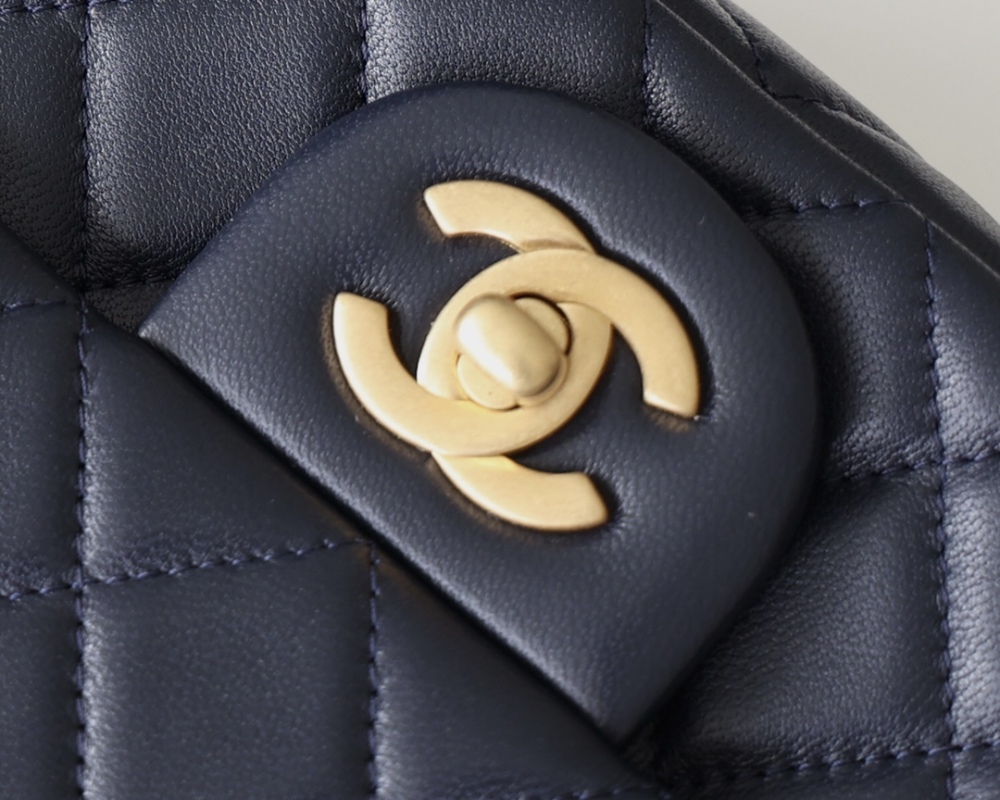 Chanel  23C cf mini Classic flap bag 1786 Mirror Boutique