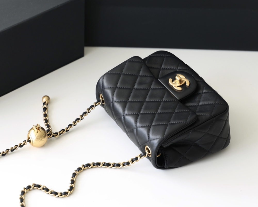 Chanel  23C cf mini Classic flap bag 1786 Mirror Boutique
