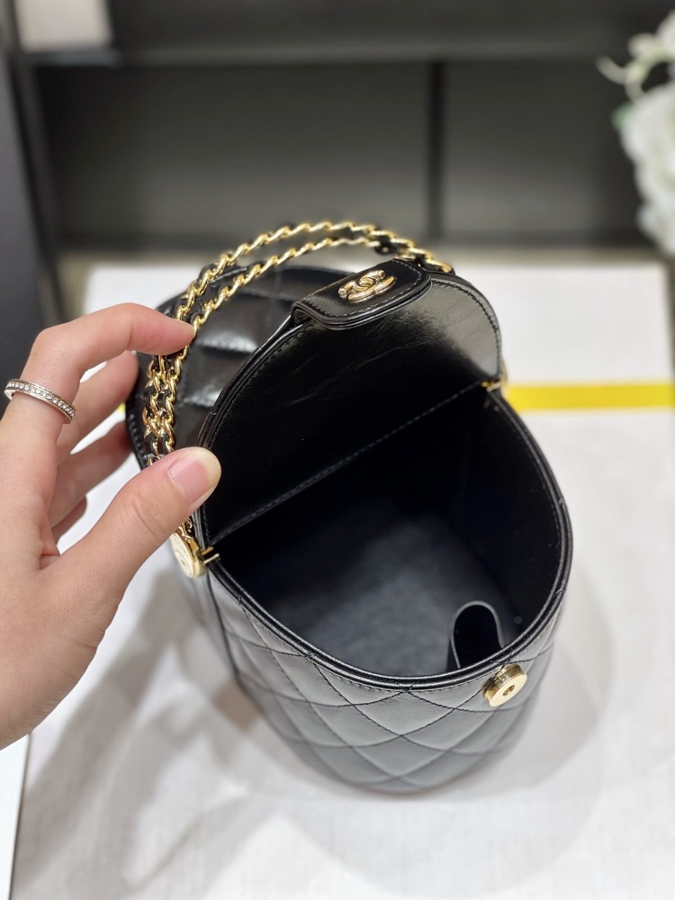 Chanel  23C box picnic bag 3094  Mirror Boutique