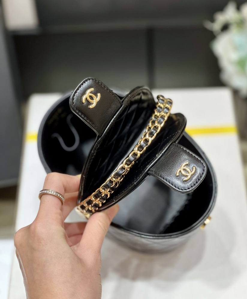 Chanel  23C box picnic bag 3094  Mirror Boutique