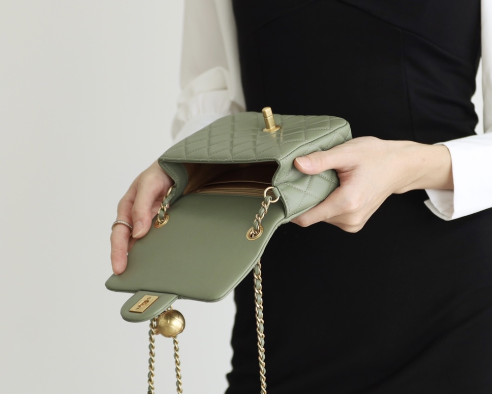 Chanel  23C cf mini Classic flap bag 1786 Mirror Boutique