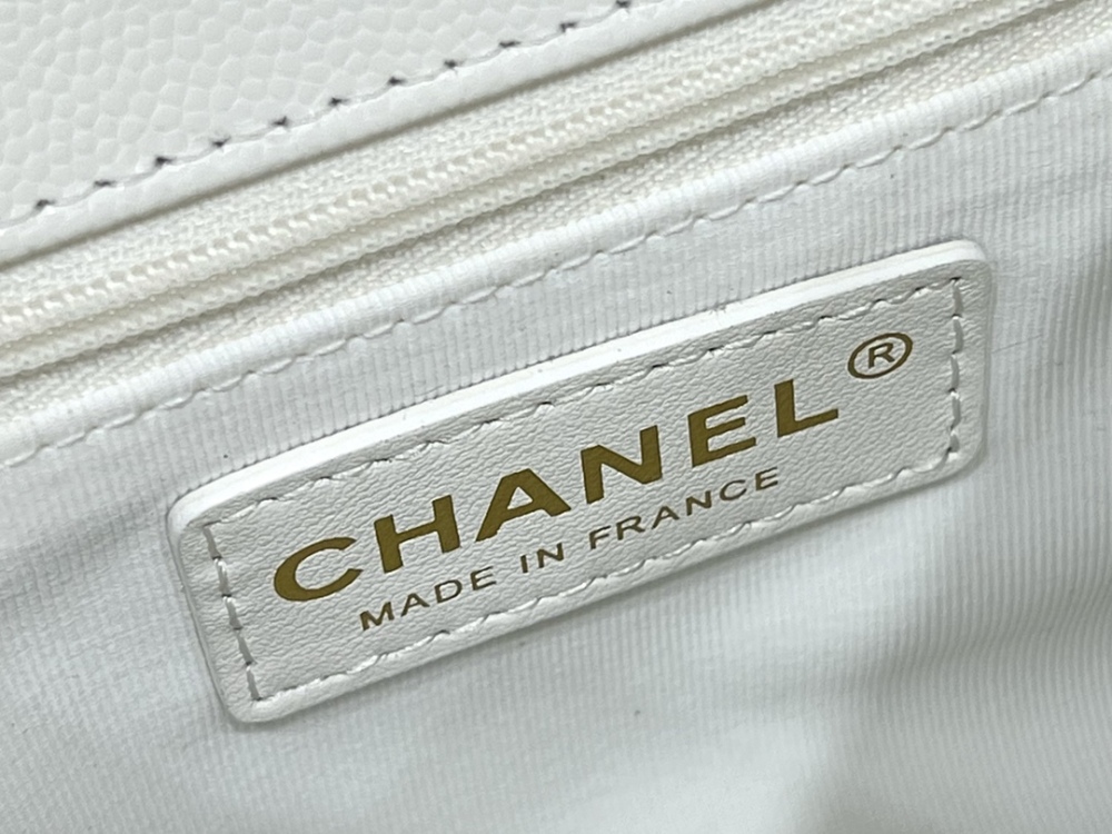 Chanel  22k  messenger bag AS3652 Mirror Boutique