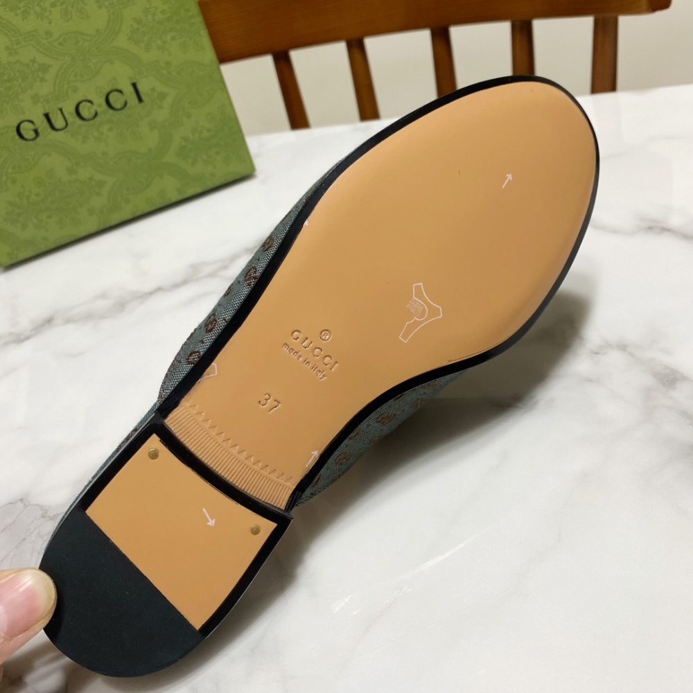 Gucci slippers