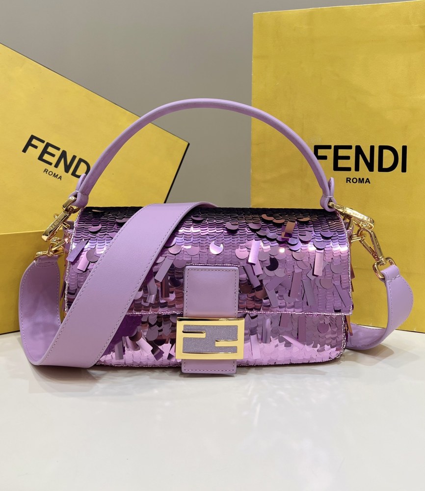 Fendi Baguette bag  8601 Mirror Boutique(Straps are not included)