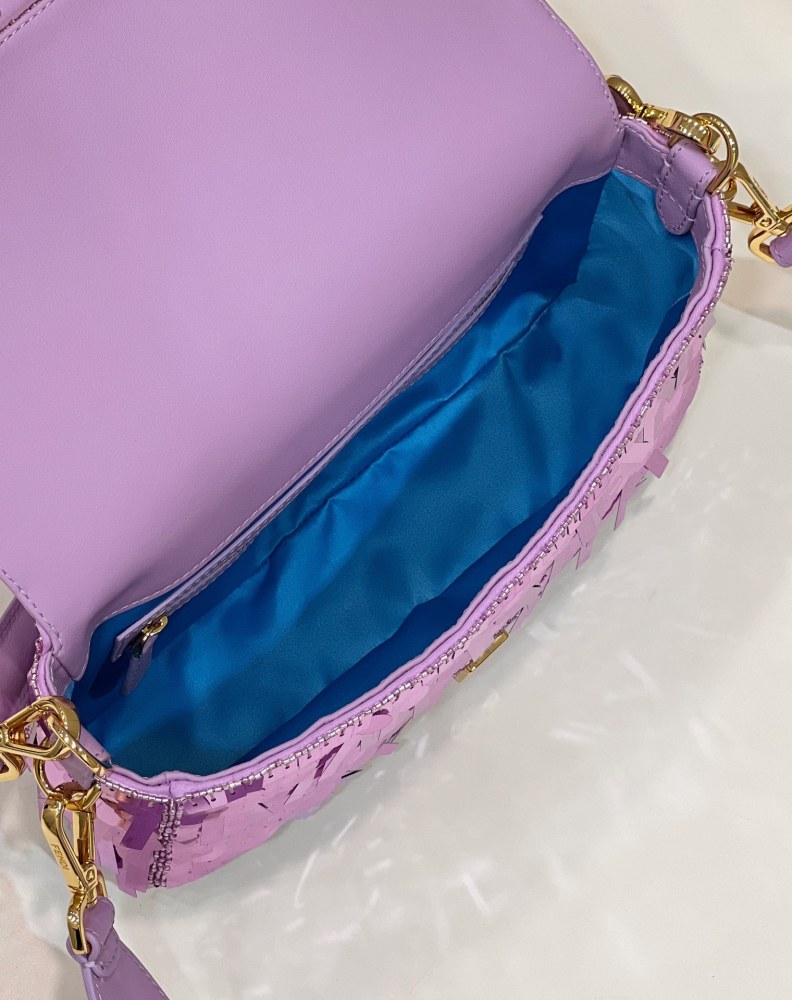 Fendi Baguette bag  8601 Mirror Boutique(Straps are not included)