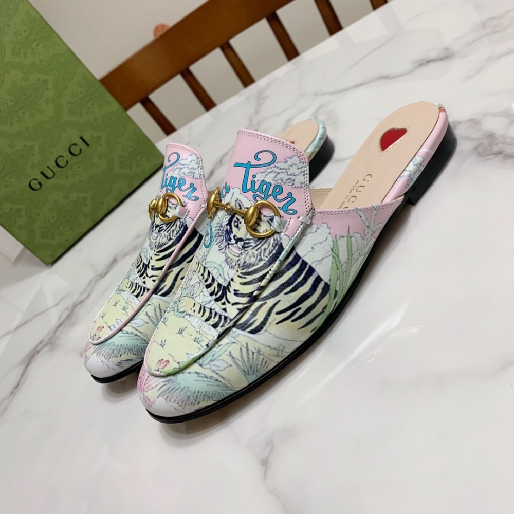 Gucci slippers