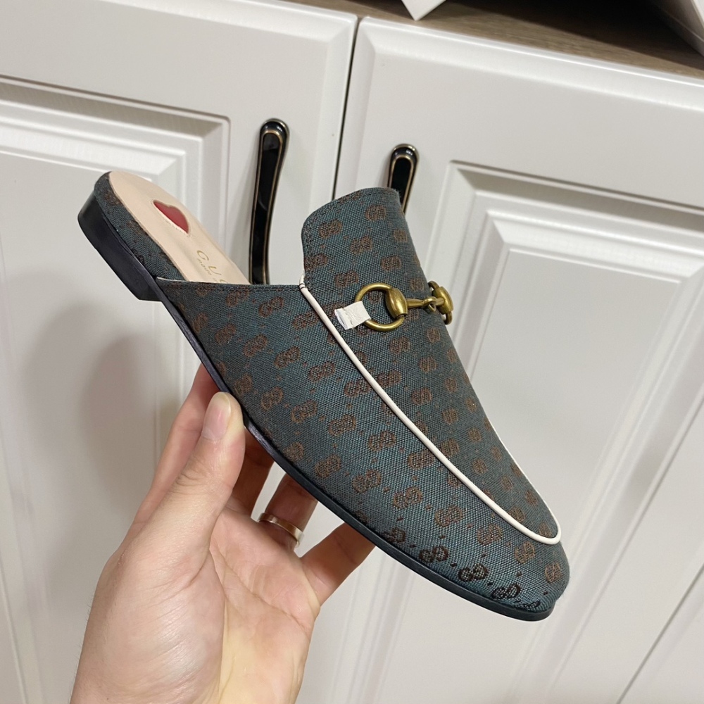 Gucci slippers