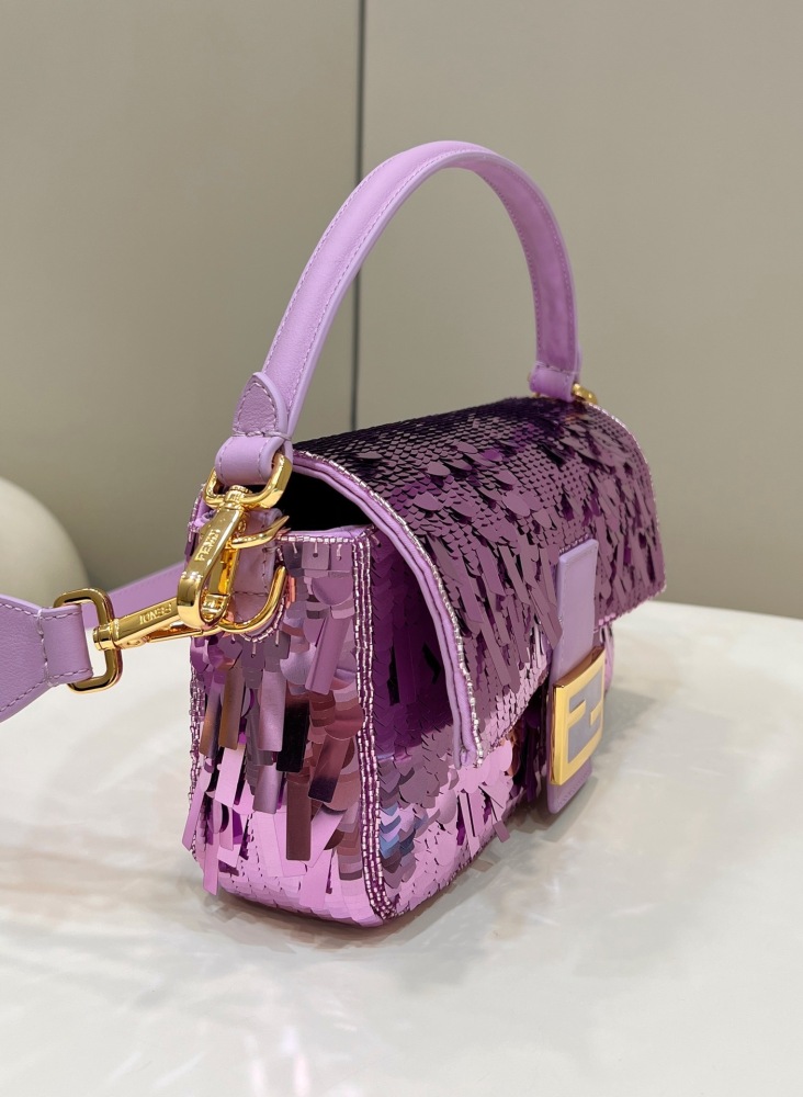 Fendi Baguette bag  8601 Mirror Boutique(Straps are not included)