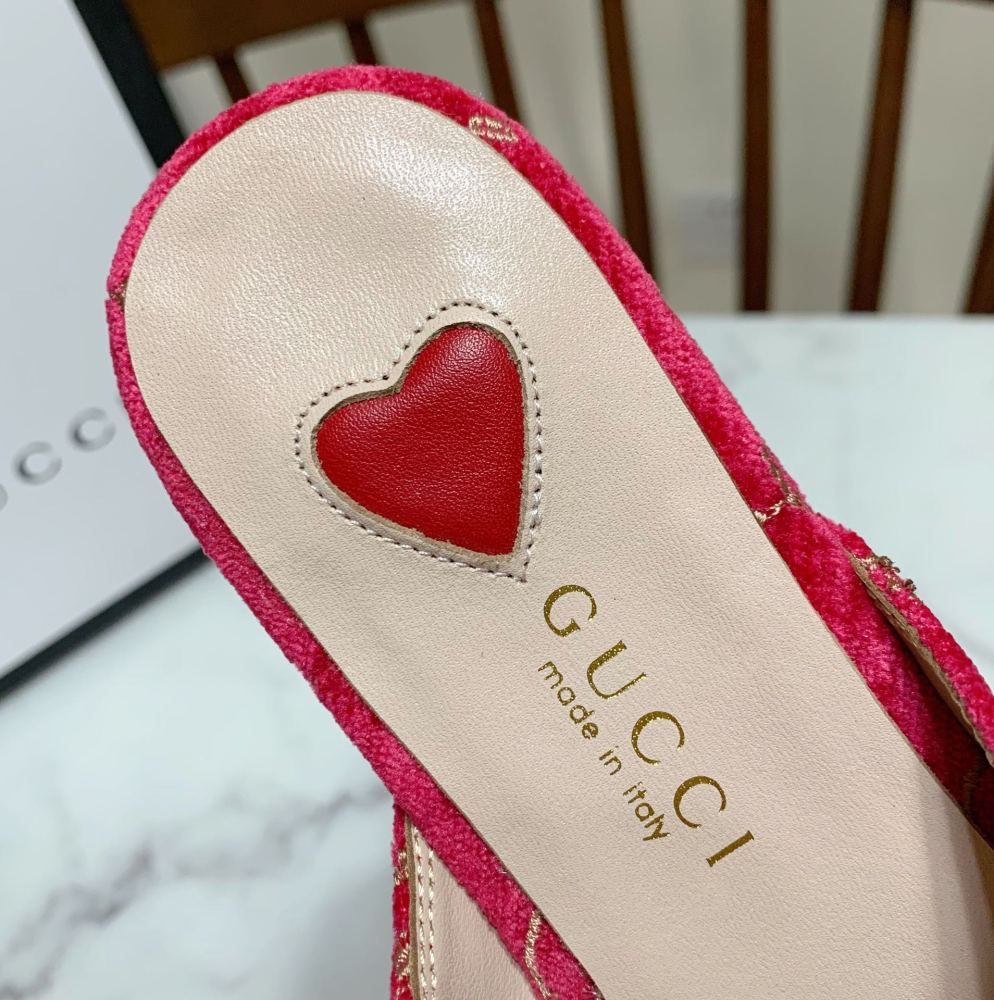 Gucci slippers
