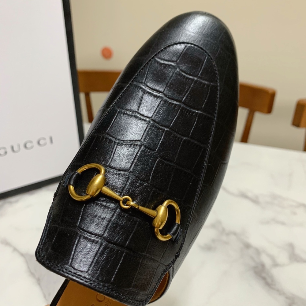Gucci slippers