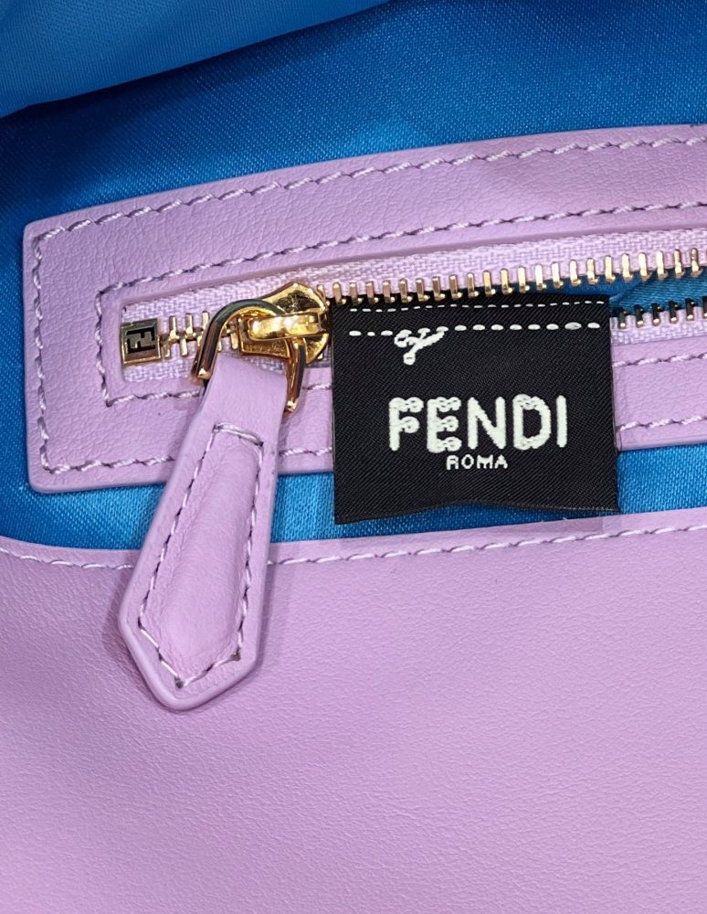 Fendi Baguette bag  8601 Mirror Boutique(Straps are not included)