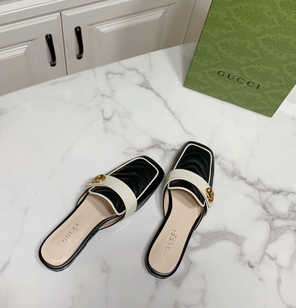 Gucci slippers