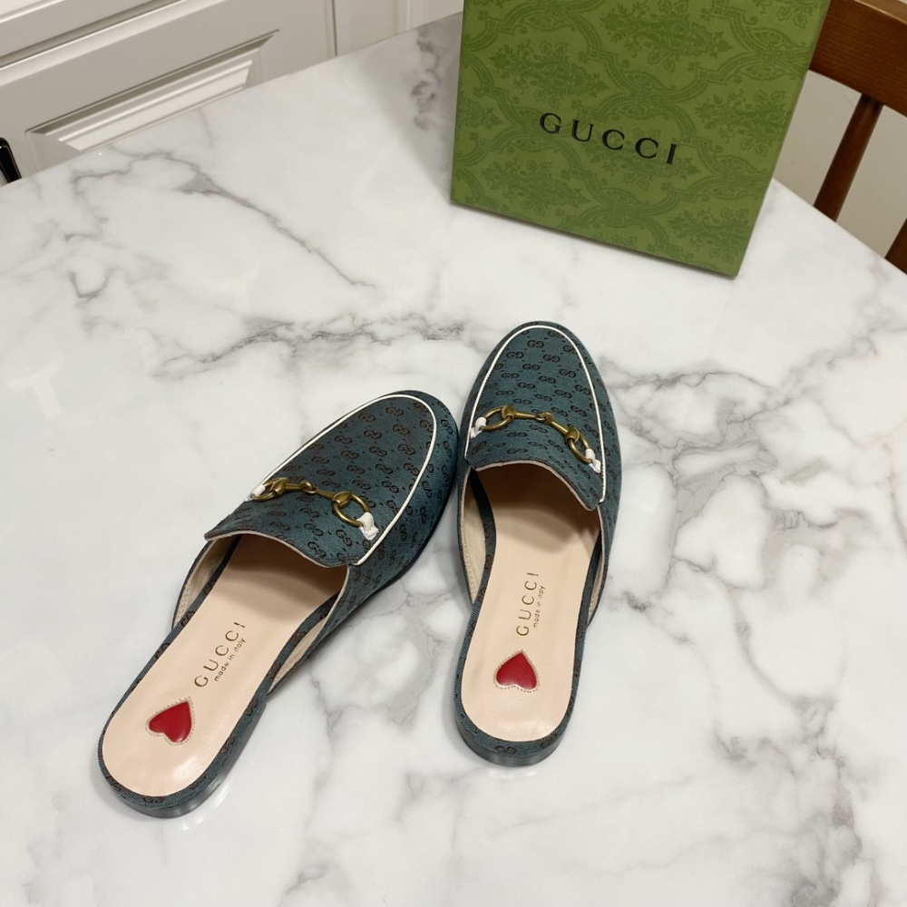 Gucci slippers