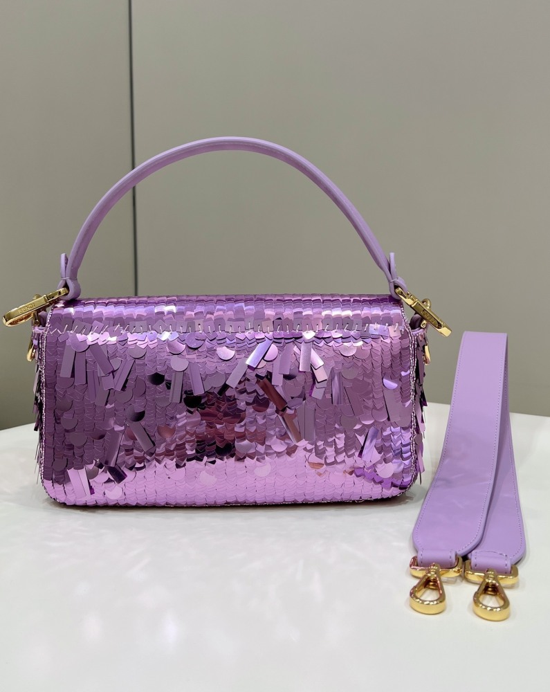 Fendi Baguette bag  8601 Mirror Boutique(Straps are not included)