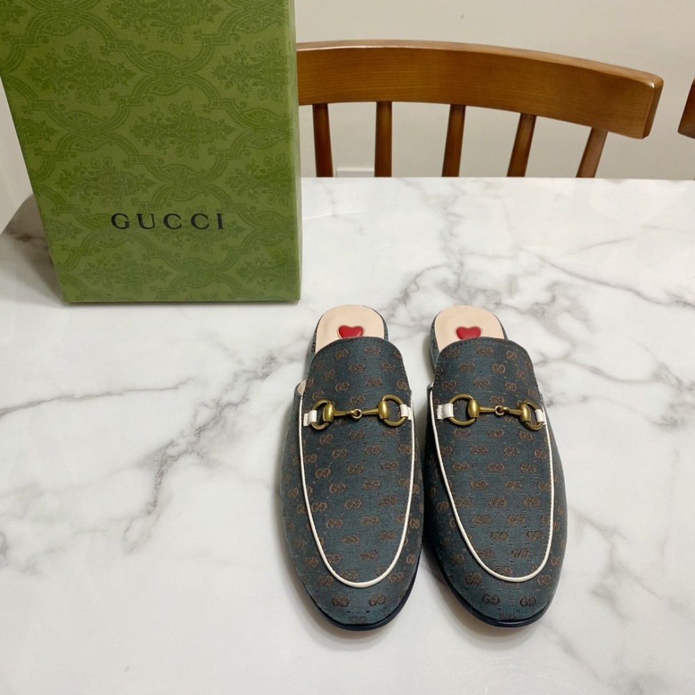Gucci slippers
