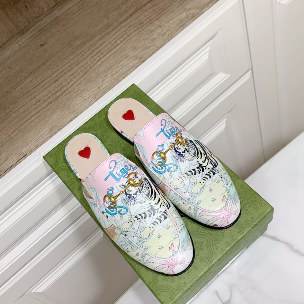 Gucci slippers