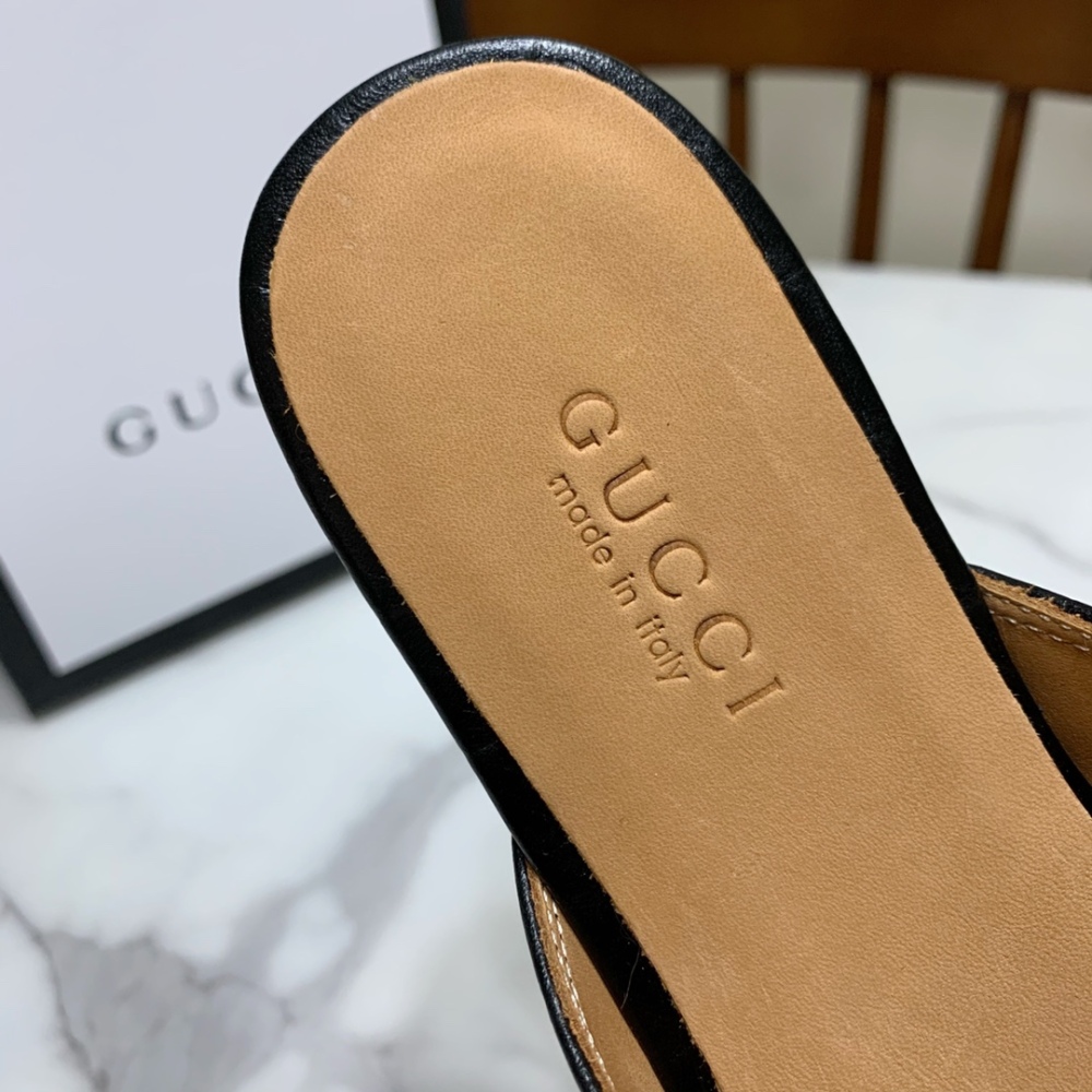 Gucci slippers