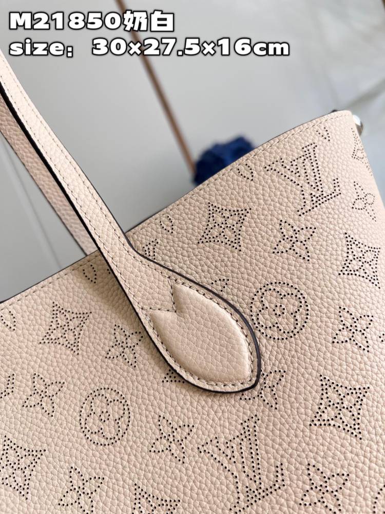 Louis Vuitton Blossom GM M21850 Mirror boutique
